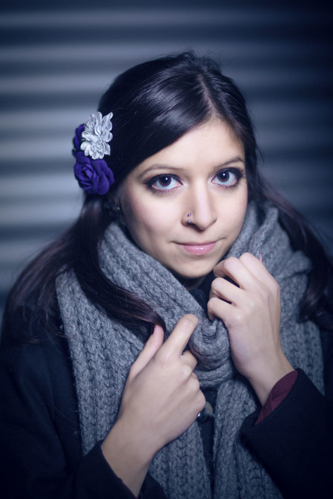 Portrait Foto Frau Wellblech Nacht - Fotograf Waldshut Tiengen